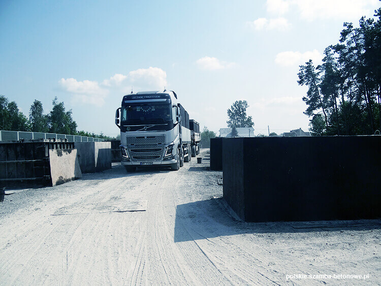 Transport szamb betonowych  w Kałuszynie